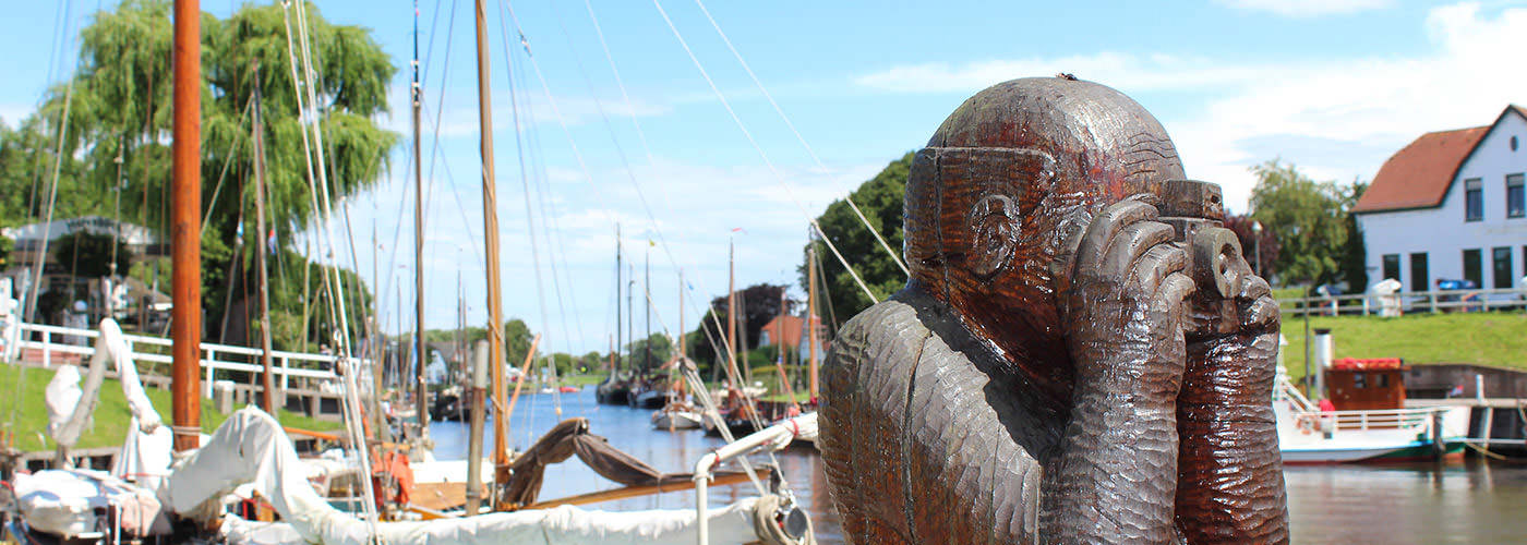 header-1-hafen-statue.jpg