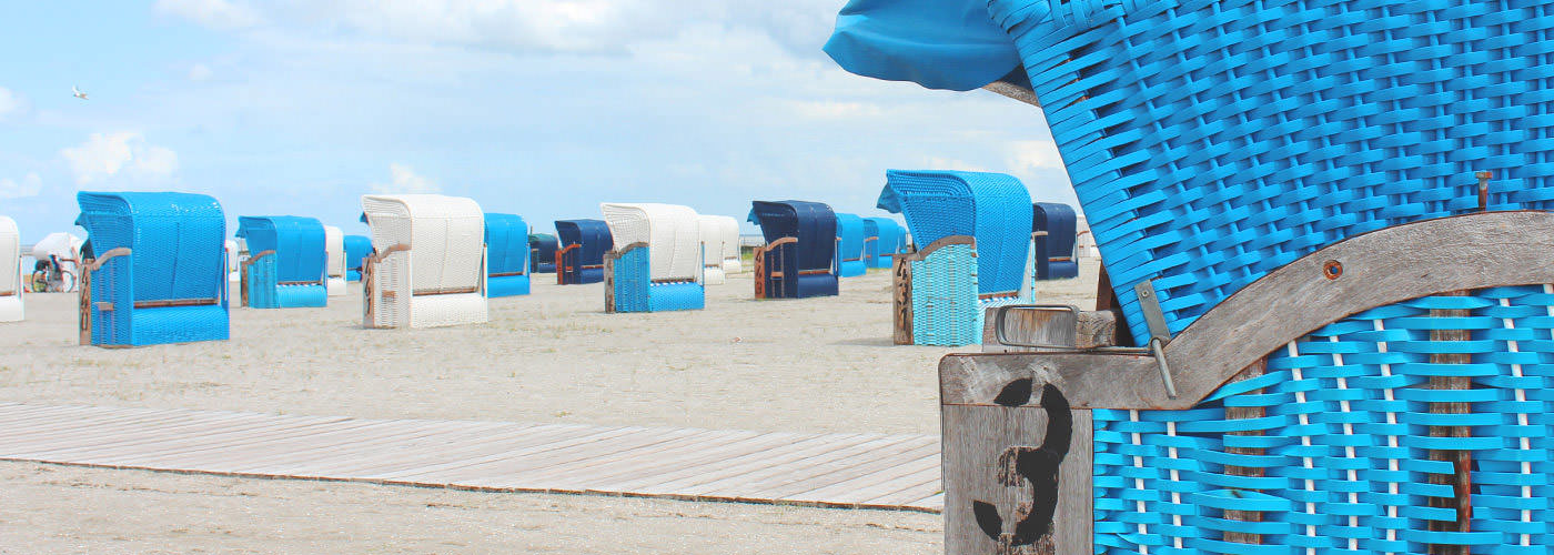 header-1-harlesiel-strandkoerbe-blauweiss.jpg
